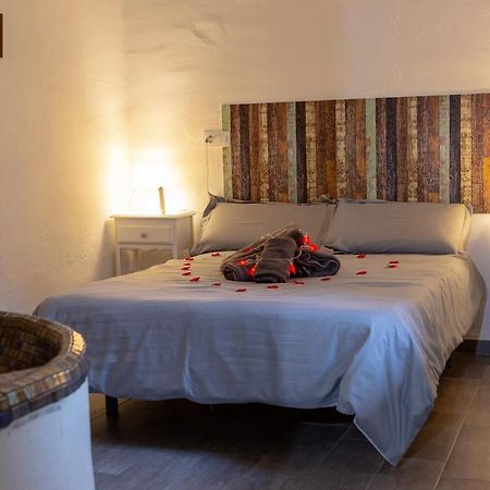 Fortress Jacuzzi Suites Xativa Bagian luar foto