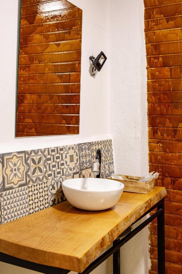 Fortress Jacuzzi Suites Xativa Bagian luar foto
