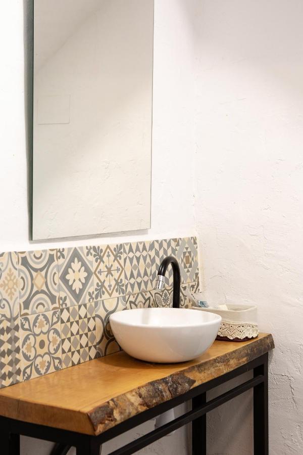 Fortress Jacuzzi Suites Xativa Bagian luar foto