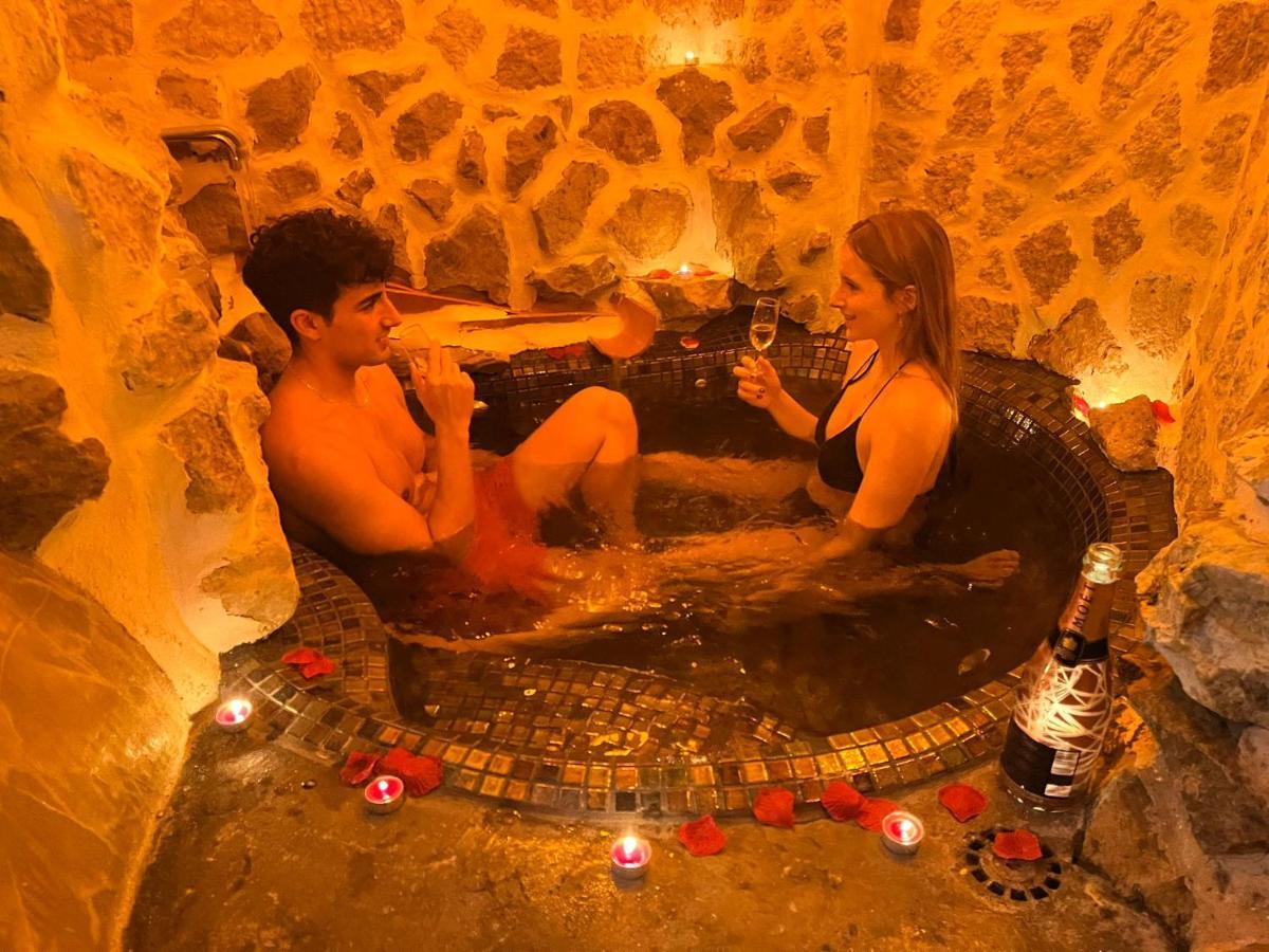 Fortress Jacuzzi Suites Xativa Bagian luar foto