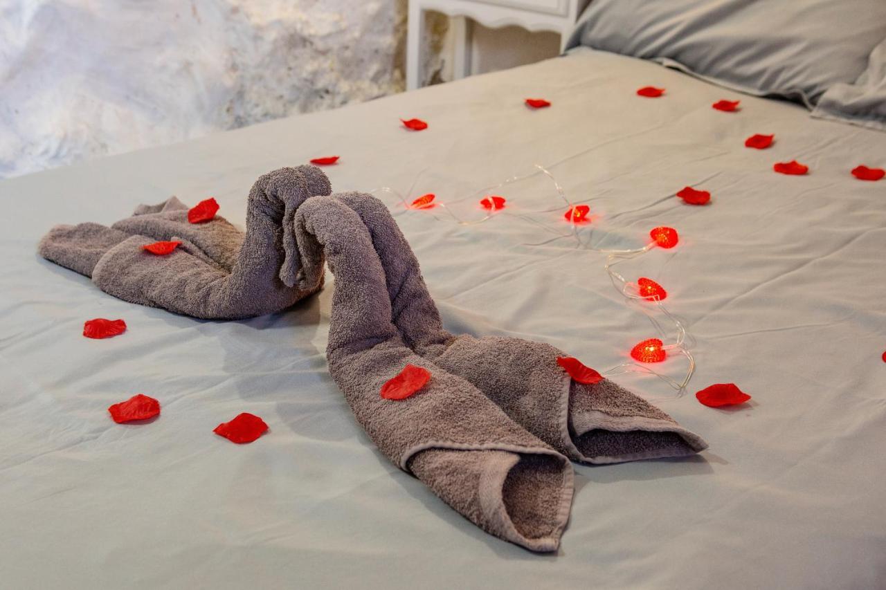 Fortress Jacuzzi Suites Xativa Bagian luar foto