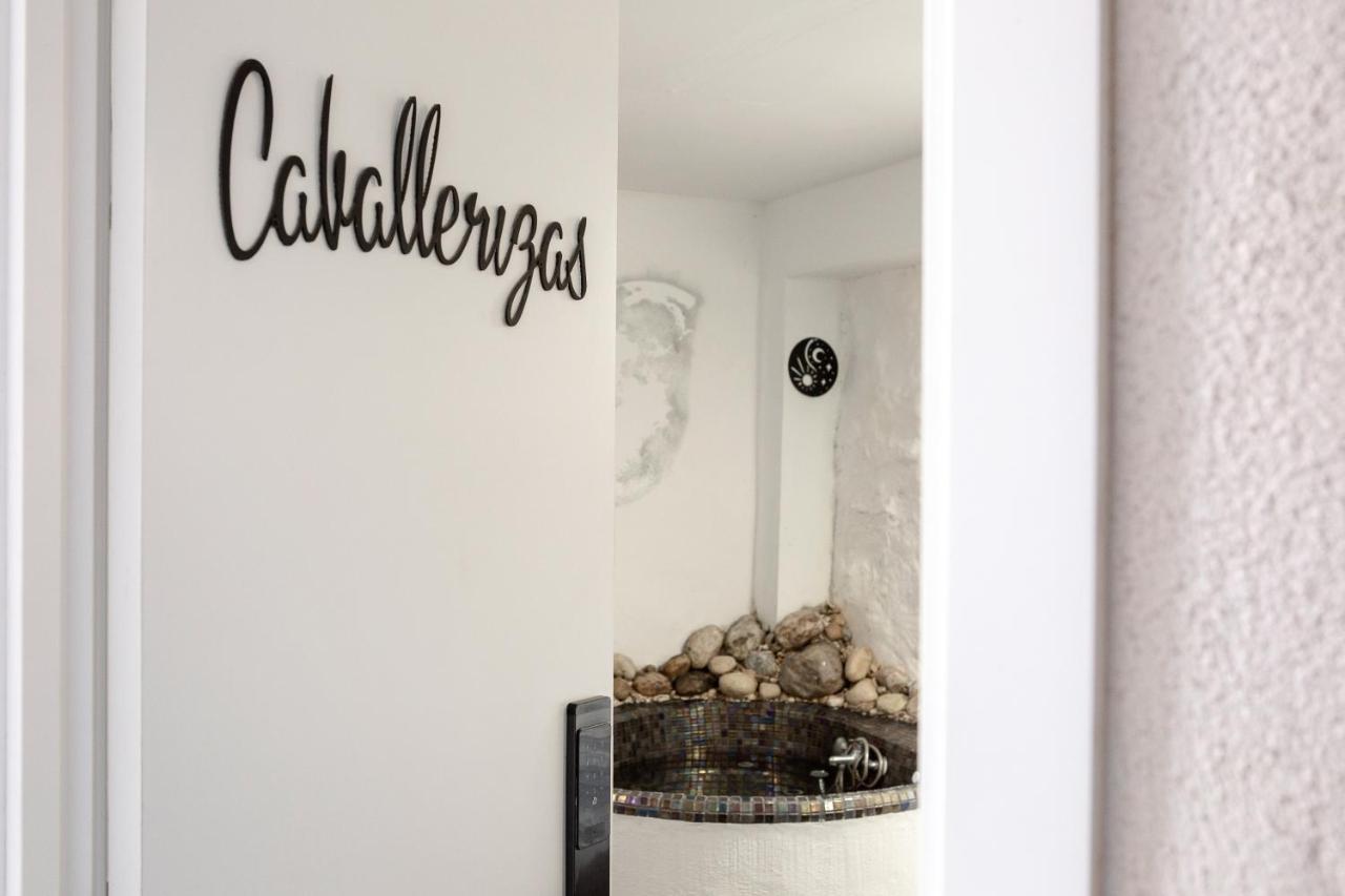 Fortress Jacuzzi Suites Xativa Bagian luar foto