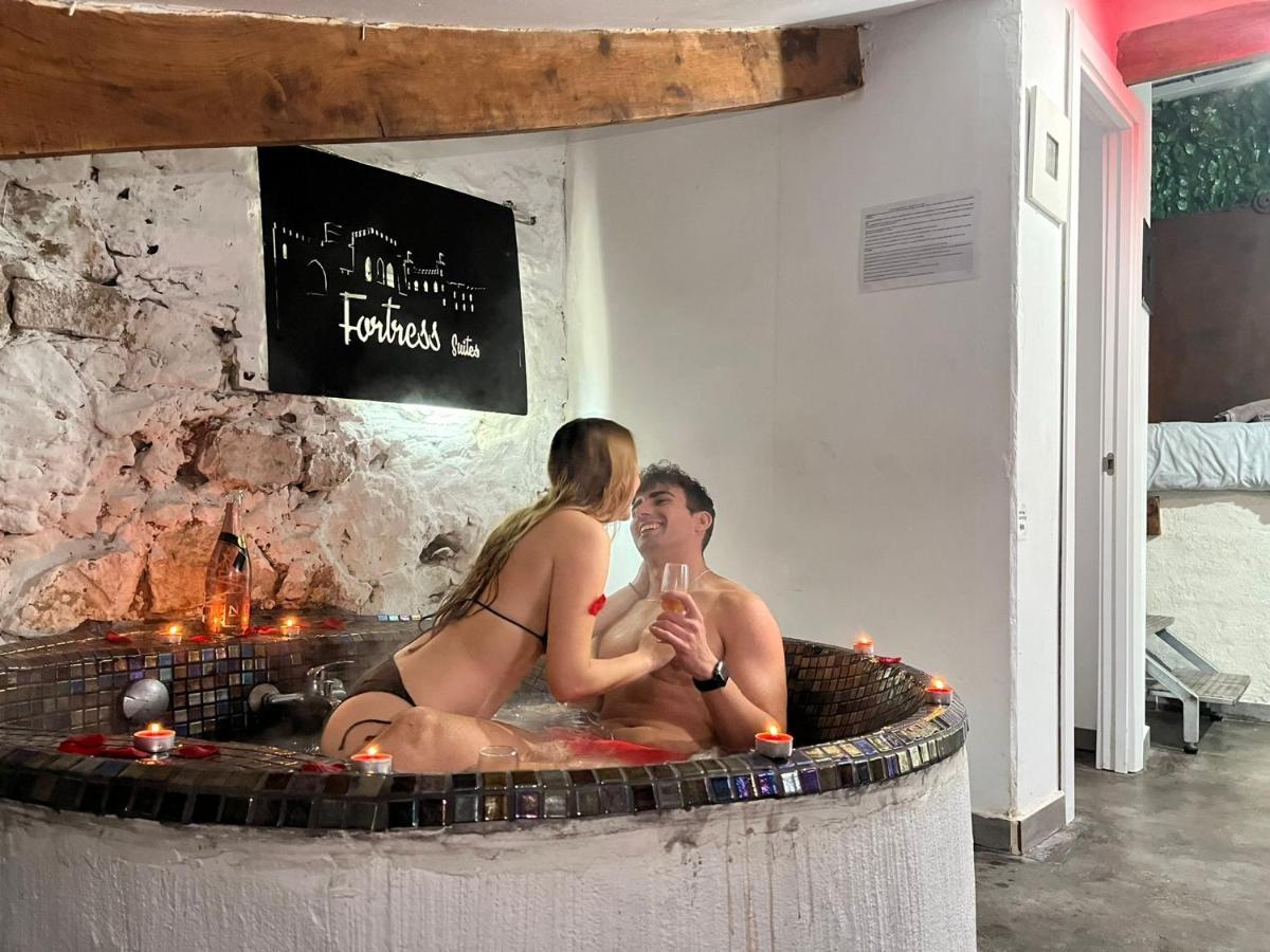 Fortress Jacuzzi Suites Xativa Bagian luar foto