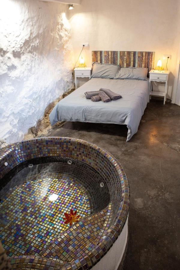 Fortress Jacuzzi Suites Xativa Bagian luar foto