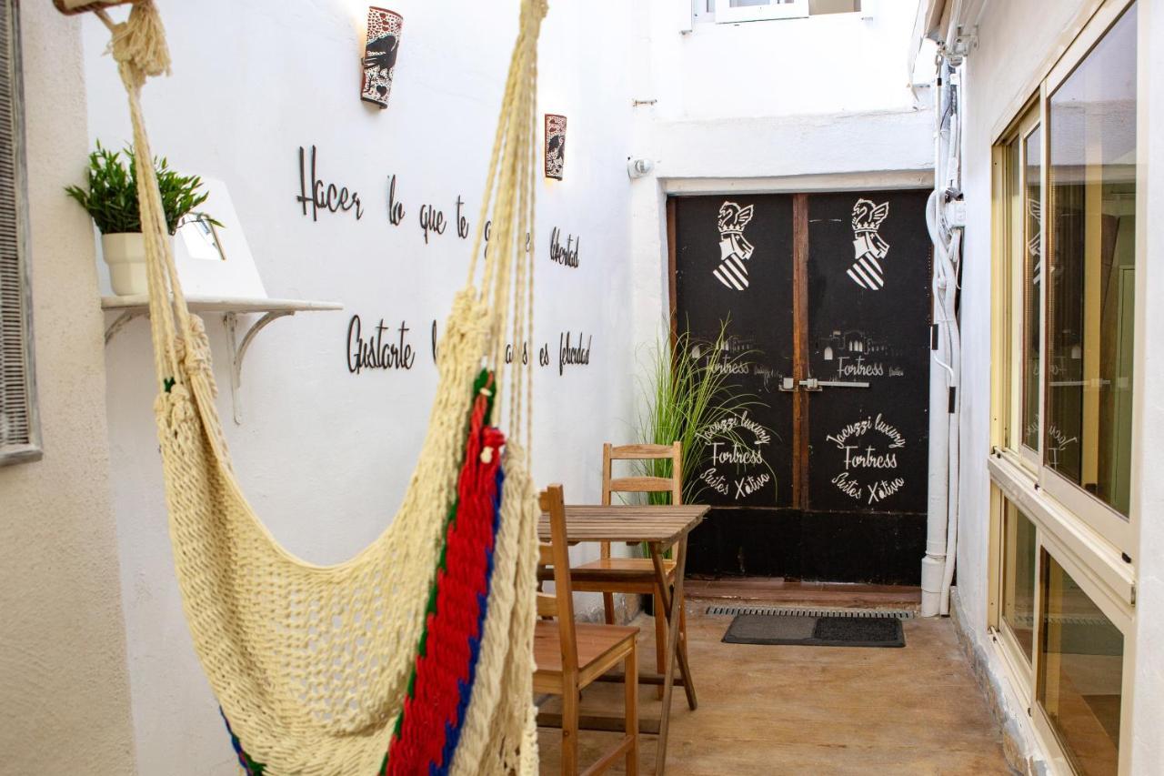 Fortress Jacuzzi Suites Xativa Bagian luar foto