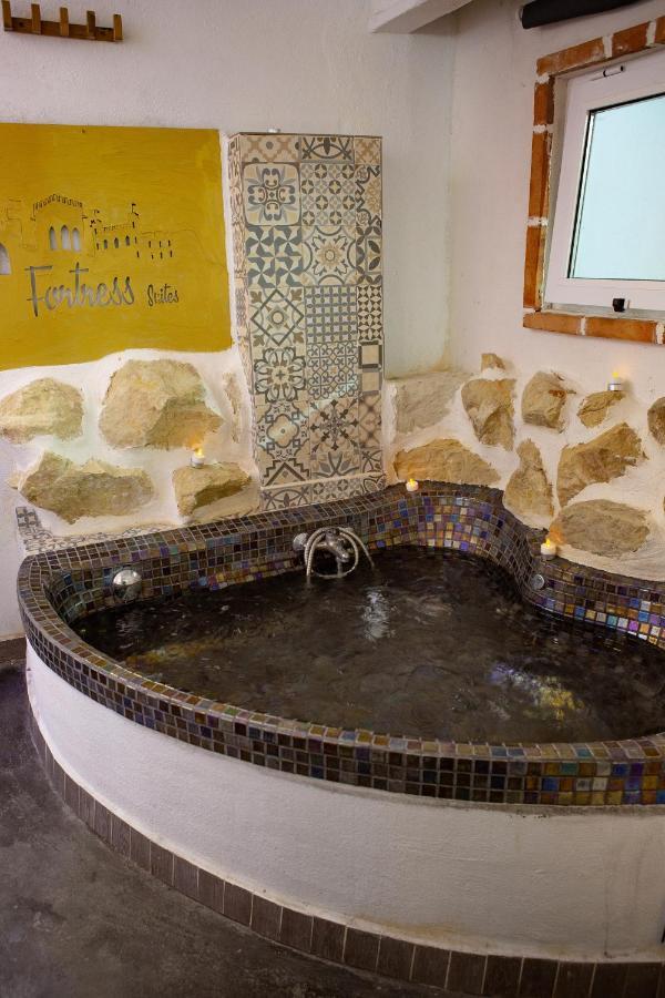 Fortress Jacuzzi Suites Xativa Bagian luar foto