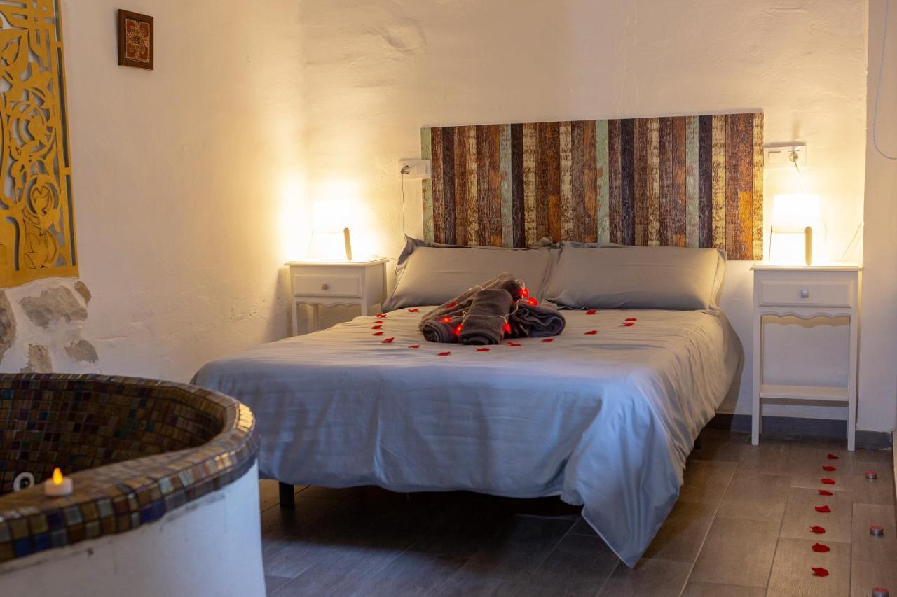 Fortress Jacuzzi Suites Xativa Bagian luar foto