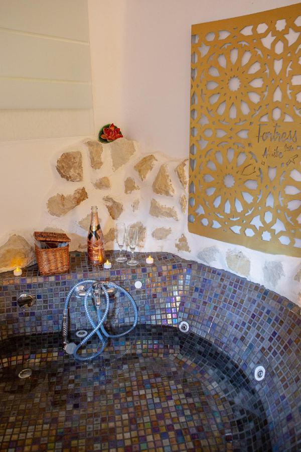 Fortress Jacuzzi Suites Xativa Bagian luar foto