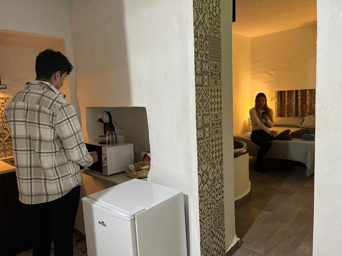 Fortress Jacuzzi Suites Xativa Bagian luar foto