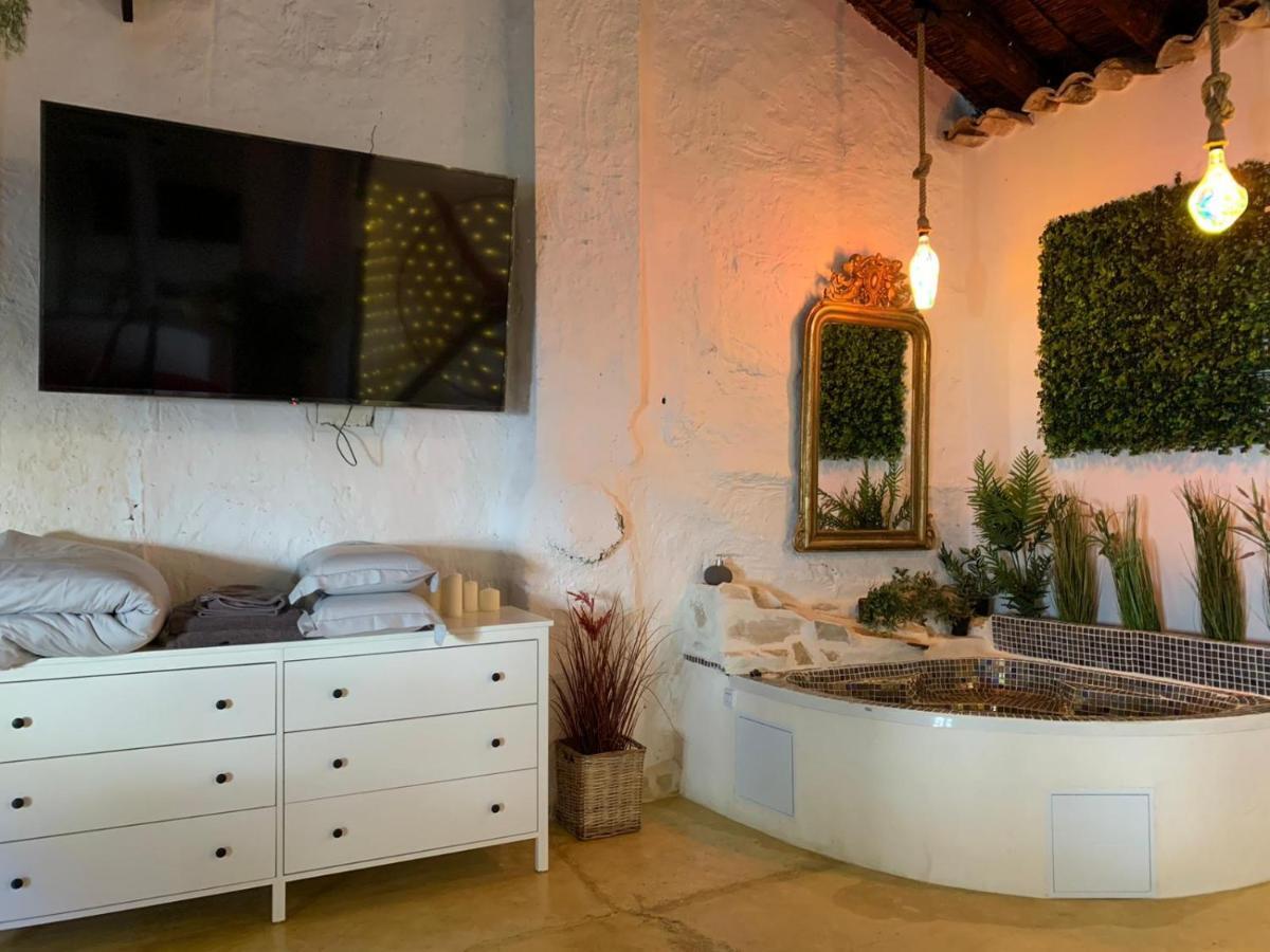 Fortress Jacuzzi Suites Xativa Bagian luar foto