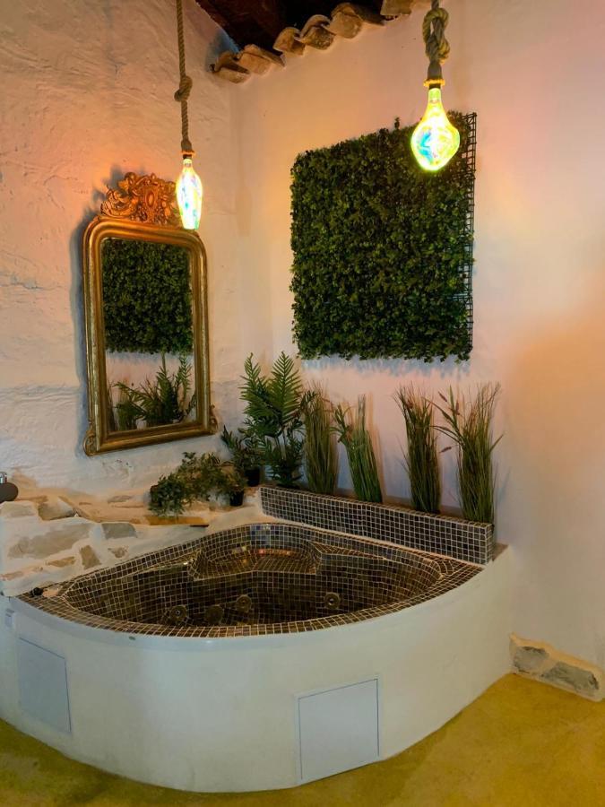 Fortress Jacuzzi Suites Xativa Bagian luar foto