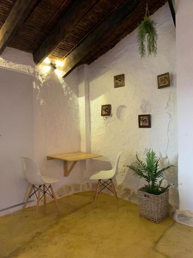 Fortress Jacuzzi Suites Xativa Bagian luar foto