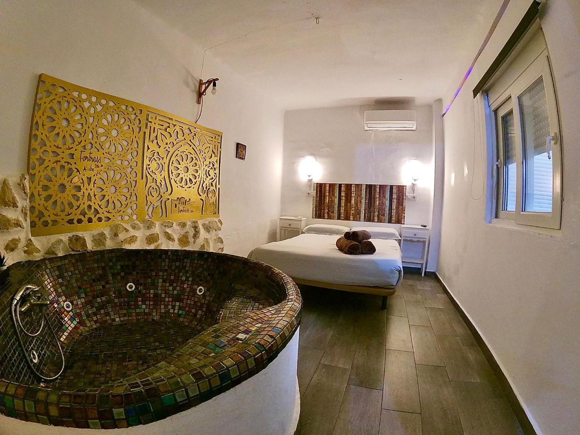 Fortress Jacuzzi Suites Xativa Bagian luar foto
