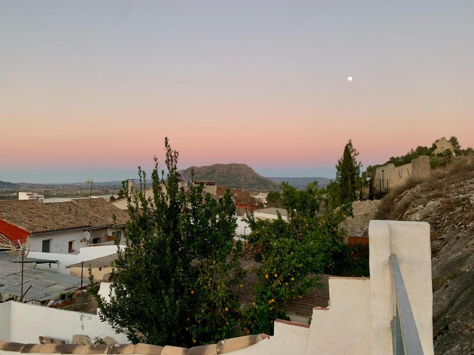 Fortress Jacuzzi Suites Xativa Bagian luar foto